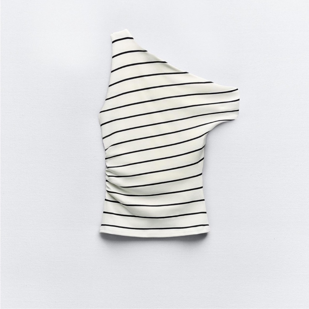 RUCHED ASYMMETRIC RIB TOP